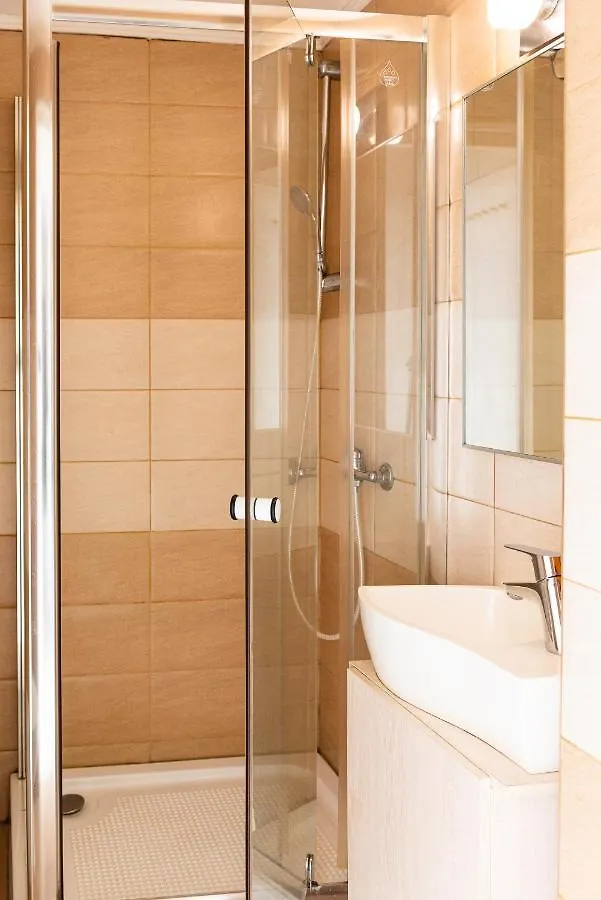 Down Town 1Br Apartment W Self Check In Bucharest Romania