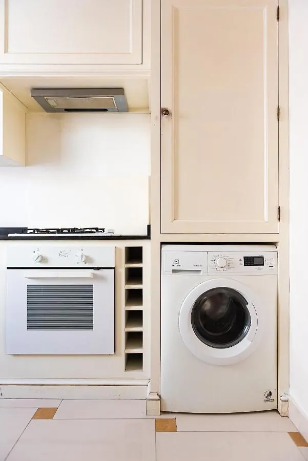 Down Town 1Br Apartment W Self Check In Bucharest 0*,