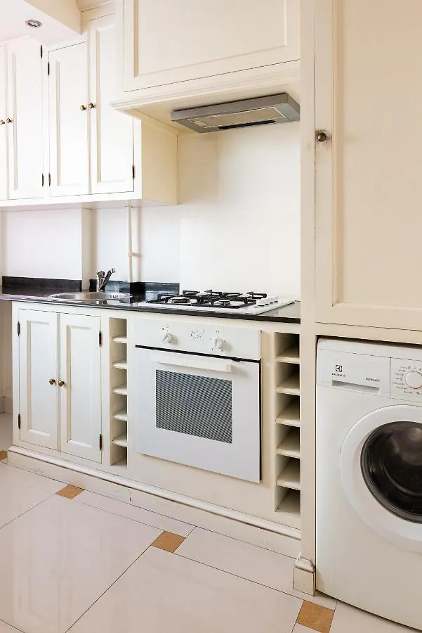Down Town 1Br Apartment W Self Check In Bucharest